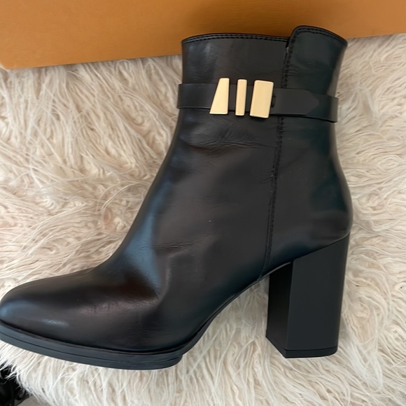 Tod’s Tronchetto Ankle Boots LIKE NEW !! in original box with shoe bag size 36.5 - Picture 2 of 9